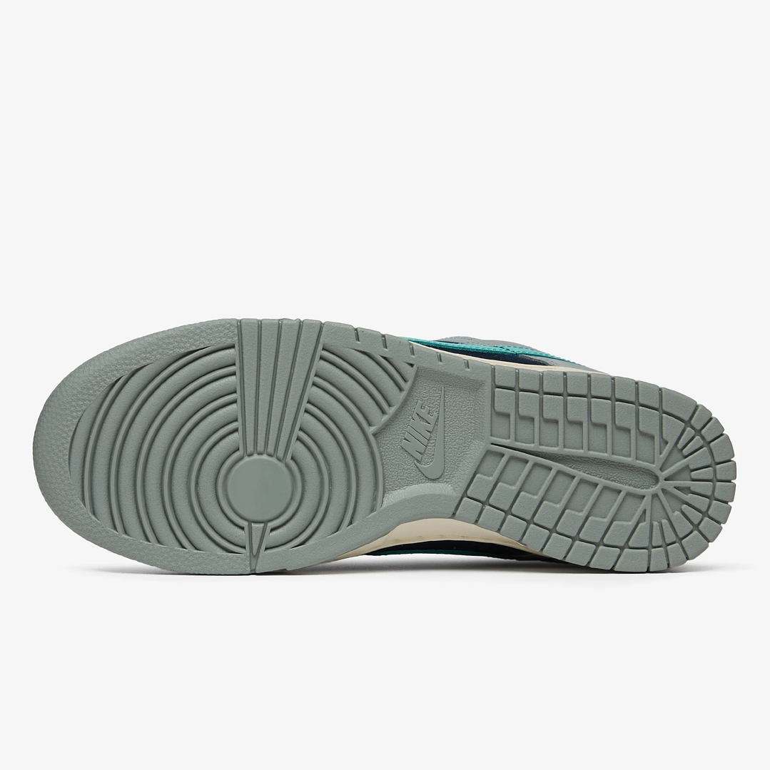 Nike Dunk Low Retro Premium Light Pumice Green Frost 4
