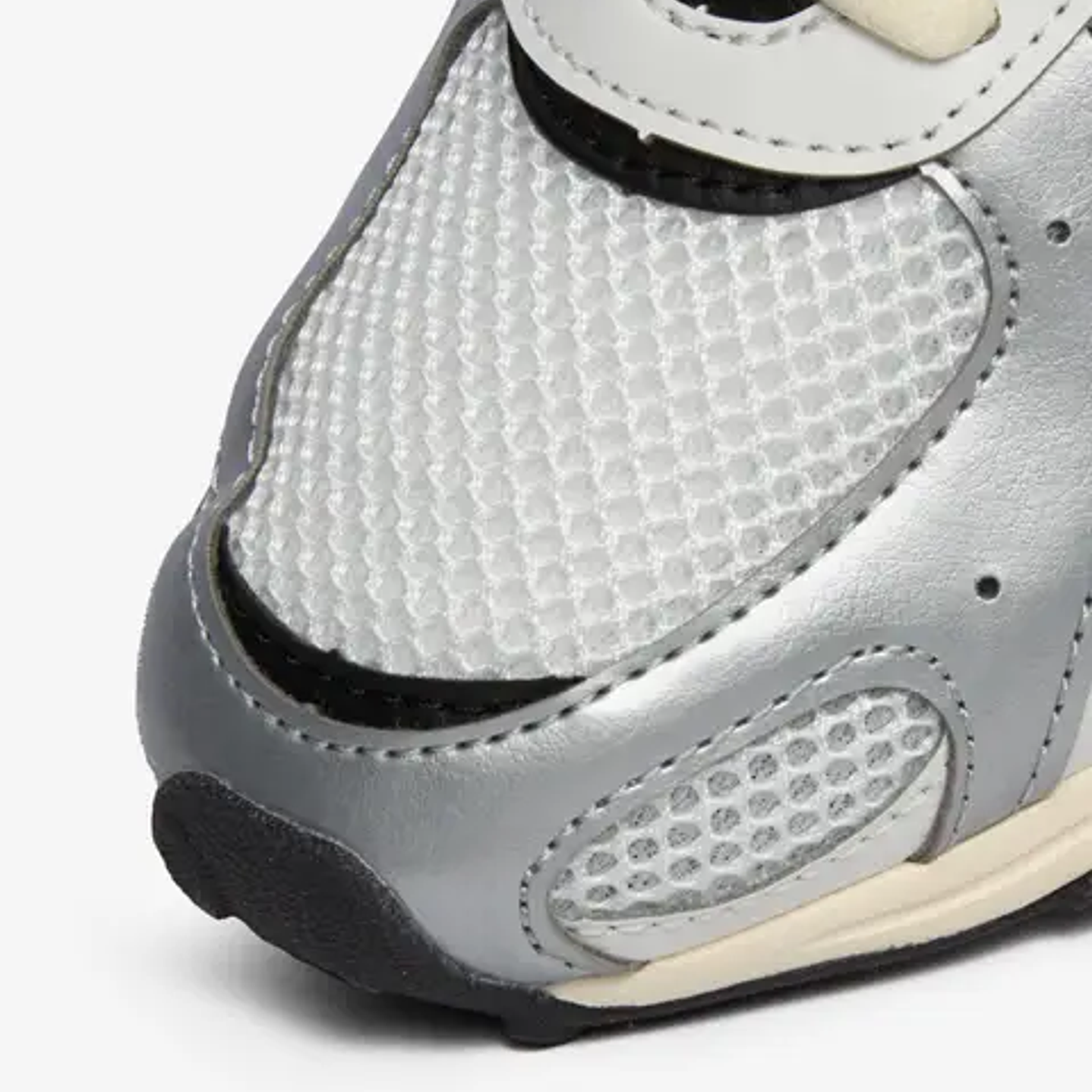 New Balance 204L Silver Metallic Black 4