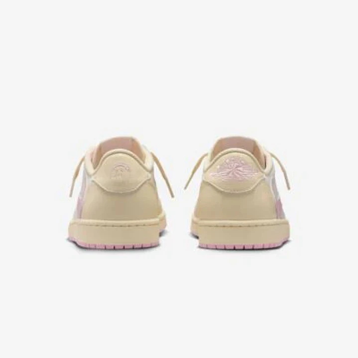 Jordan 1 Retro Low OG SP Travis Scott Shy Pink 5