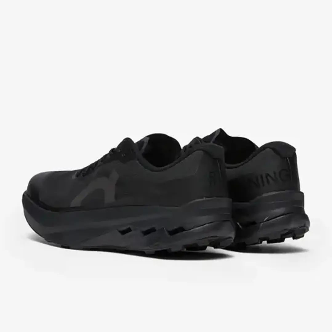 On Cloudultra Peak Black 4