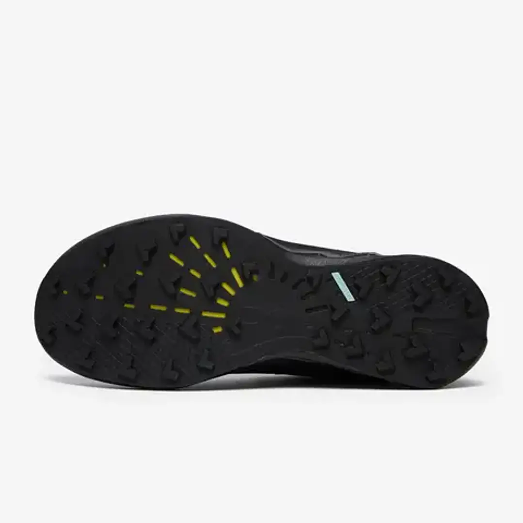 On Women's Cloudultra Peak Black 5