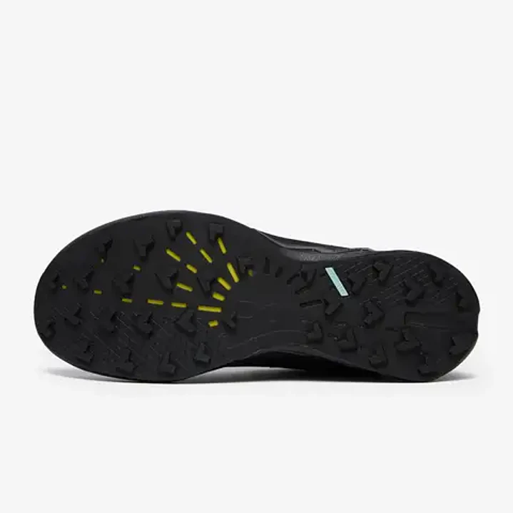 On Women's Cloudultra Peak Black 5