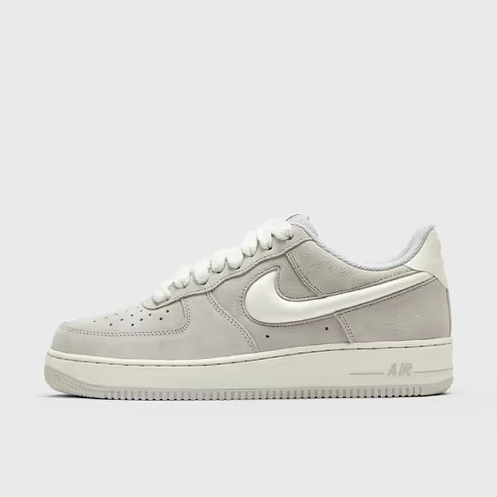 Nike AIR FORCE 1 '07 LV8 1
