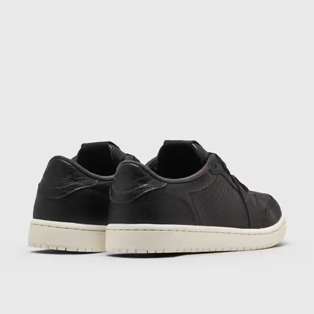 Jordan 1 Retro Low Swooshless Black (2025) 2