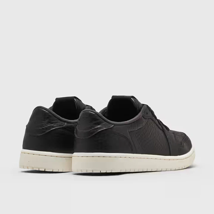 Jordan 1 Retro Low Swooshless Black (2025) 2