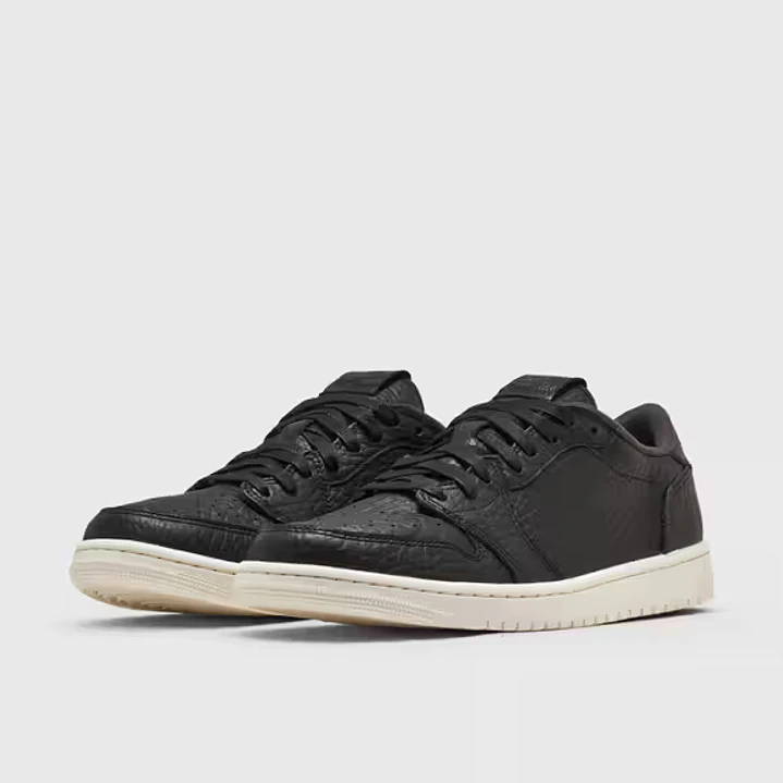 Jordan 1 Retro Low Swooshless Black (2025) 4
