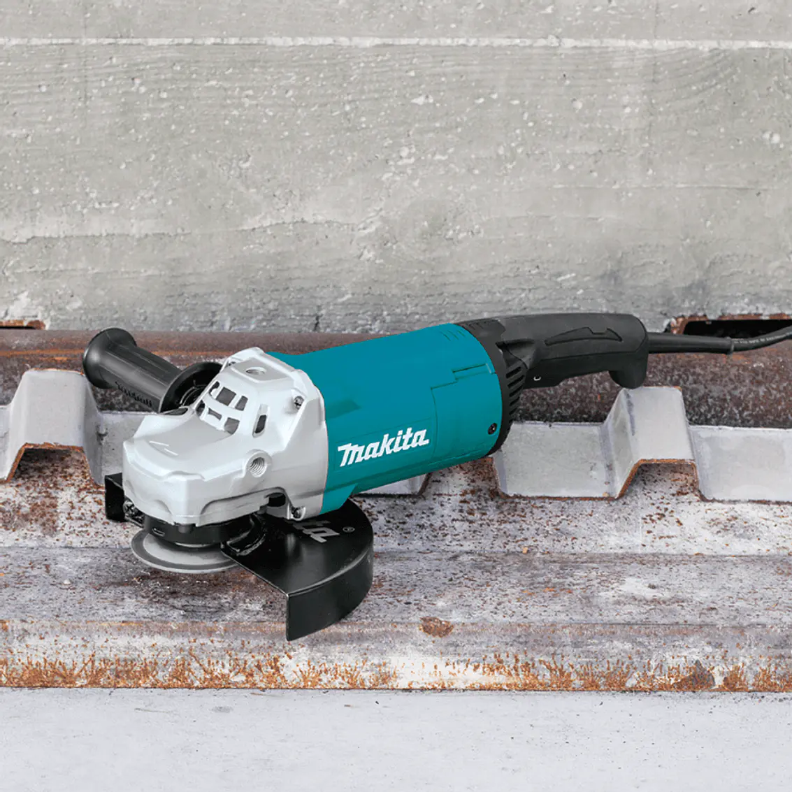 Esmeril Angular 9 2200W. Hombre Muerto (Ga9060) Makita 2