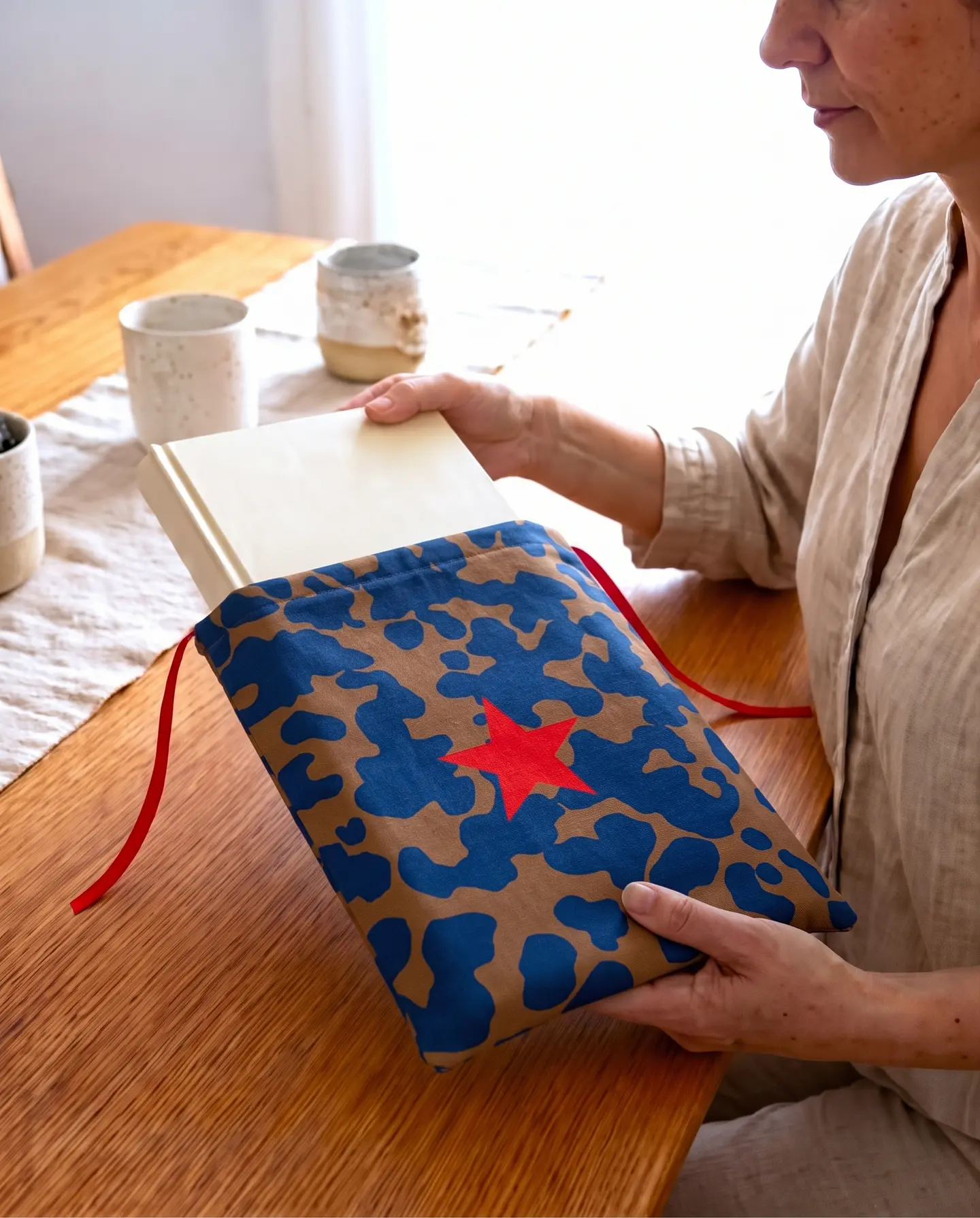 Bolsa livros e e-book | Animal print | Moo | Azul e Castanho 2