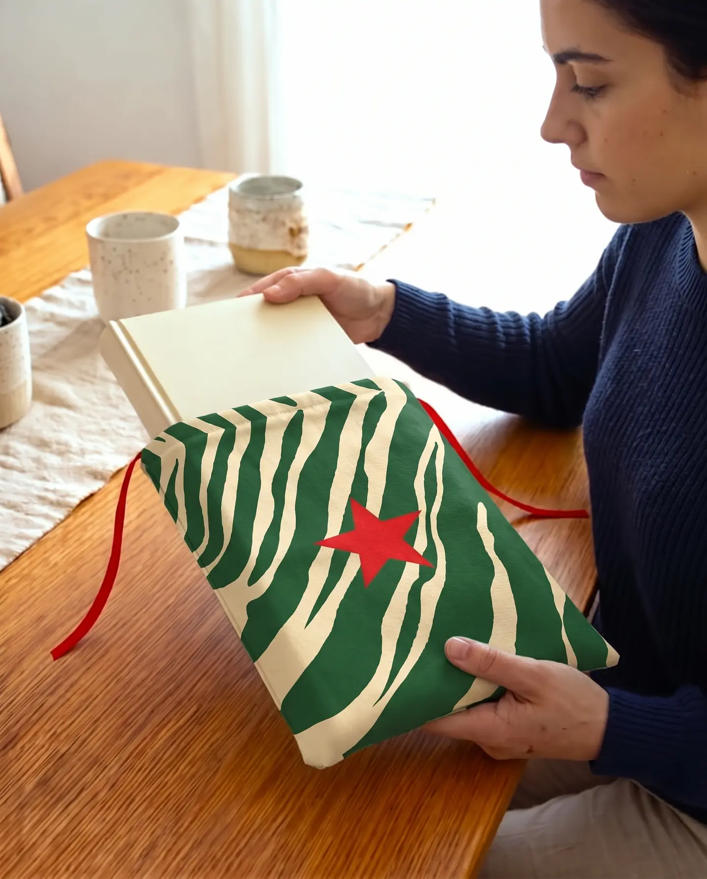 Bolsa livros e e-book | Animal print | Savana | Verde e creme 2