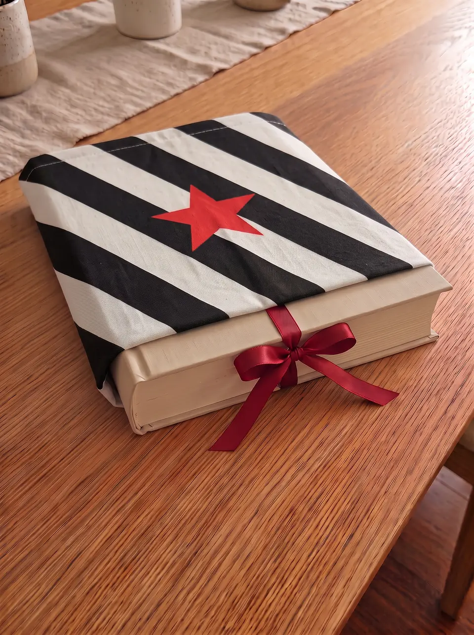 Bolsa livros e e-book | Riscas | Diagonais | Preto e branco 2