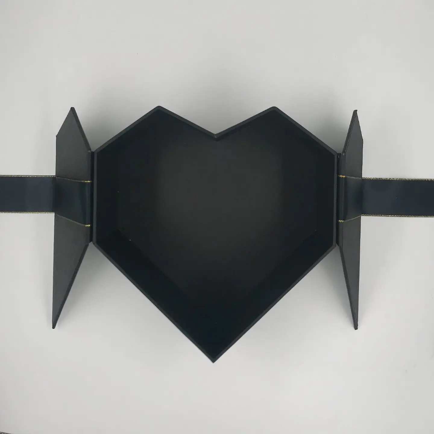 Caja Corazón Premium 23X21X10cm 4