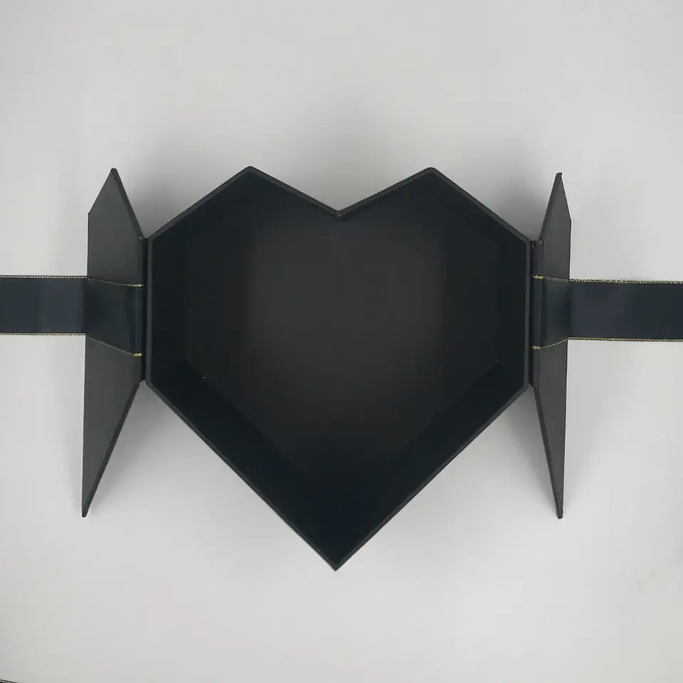 Caja Corazón Premium 23X21X10cm 4