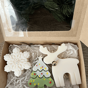 Caja navideña: Reno, árbol, copo de nieve.
