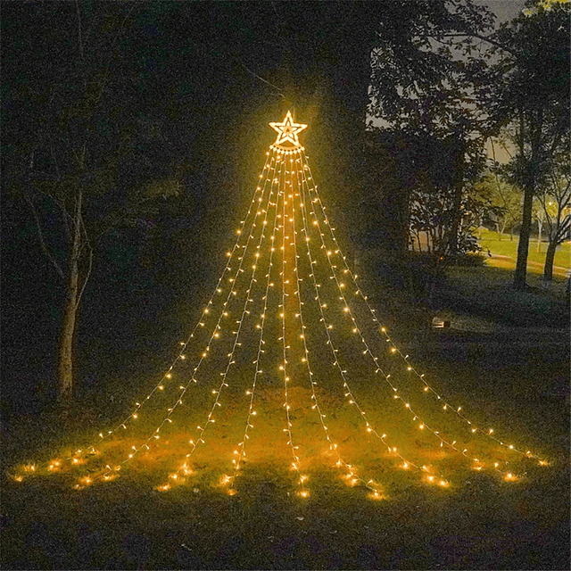 Pino colgante solar cálida arbol