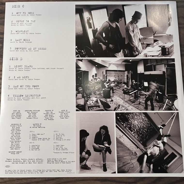 Pearl Jam – Rearviewmirror (Greatest Hits 1991-2003: Volume 2) 3