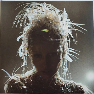 Miley Cyrus – Something Beautiful