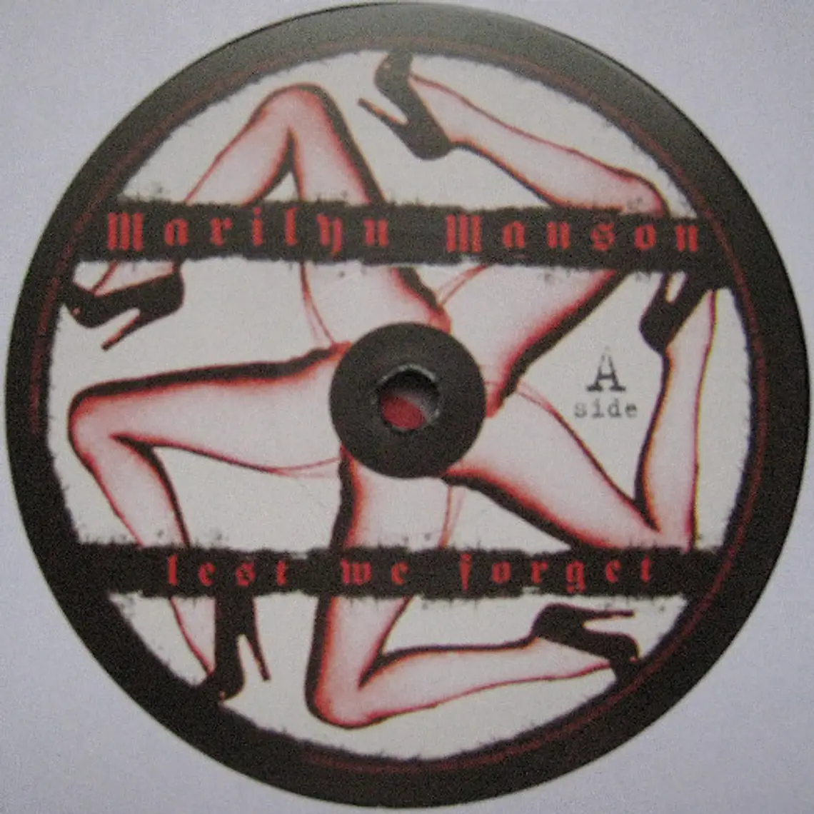 Marilyn Manson ‎– Lest We Forget - The Best Of & PRIMERA EDICION  UK 2004 4