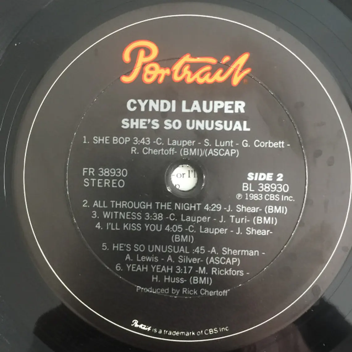 Cyndi Lauper – She's So Unusual Portada de album Cyndi Lauper - She's So Unusual Más imágenes 5