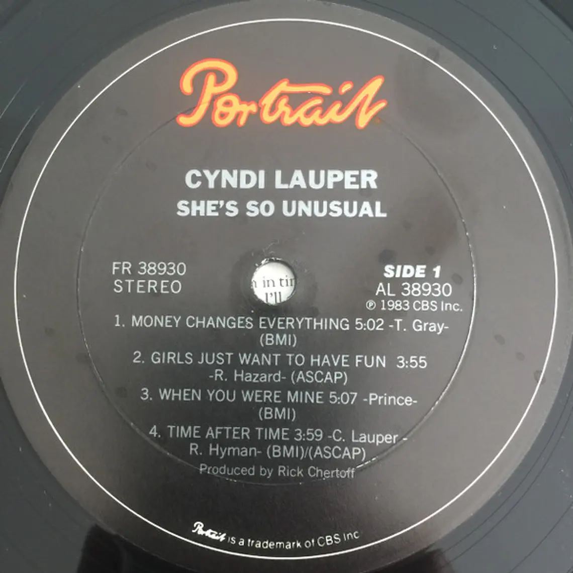 Cyndi Lauper – She's So Unusual Portada de album Cyndi Lauper - She's So Unusual Más imágenes 6