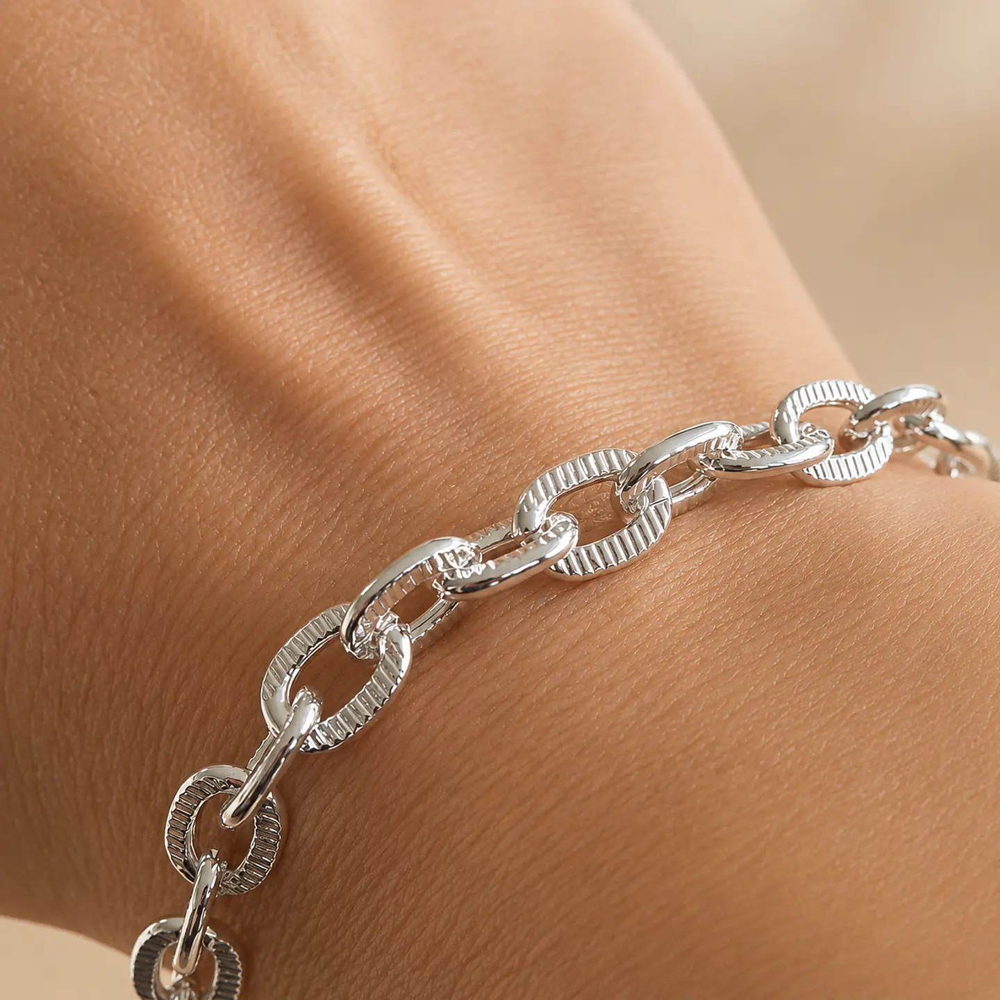 Pulsera Candado Eslabones Plateada 3