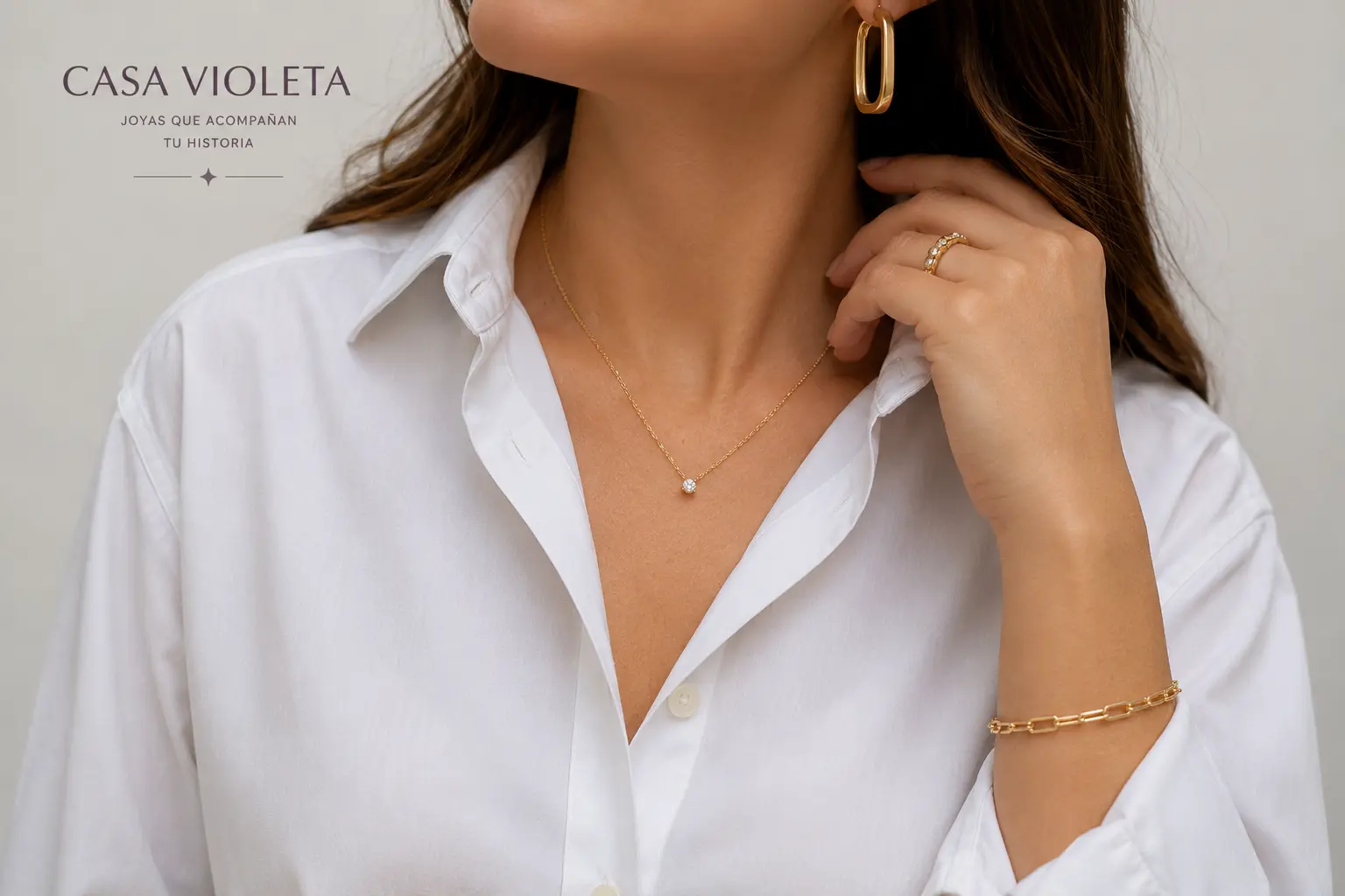 Qué joyas usar con una camisa blanca: guía para combinarla