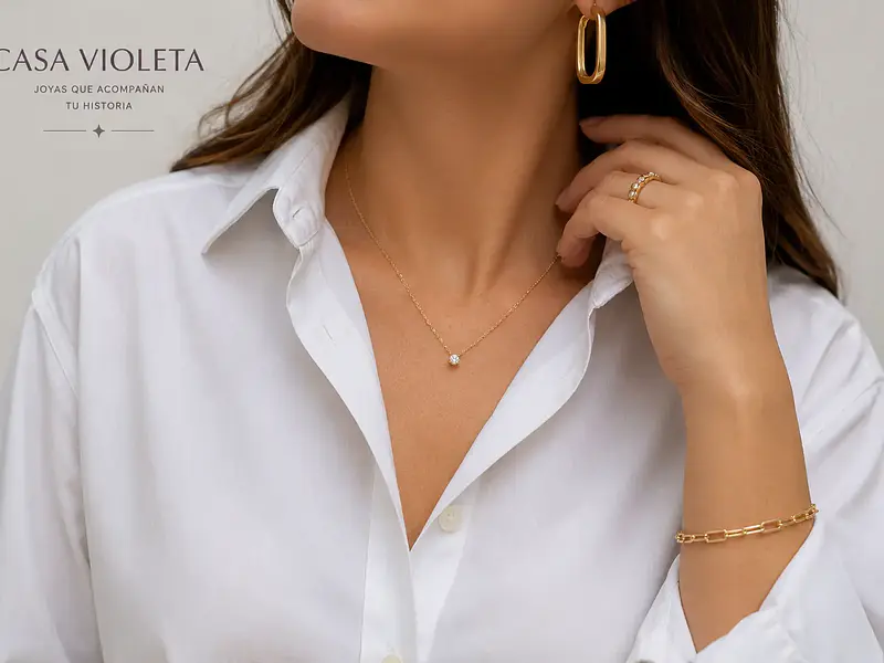 Qué joyas usar con una camisa blanca: guía para combinarla