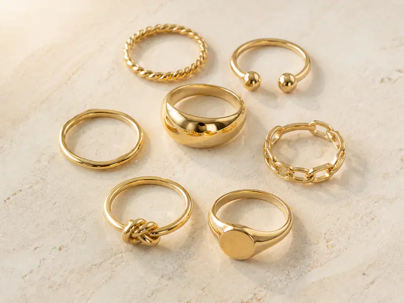Cómo elegir anillos según la forma de tus manos: guía para acertar