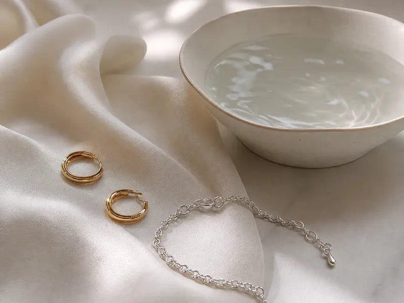 Cómo limpiar joyas bañadas en oro y plata sin dañarlas
