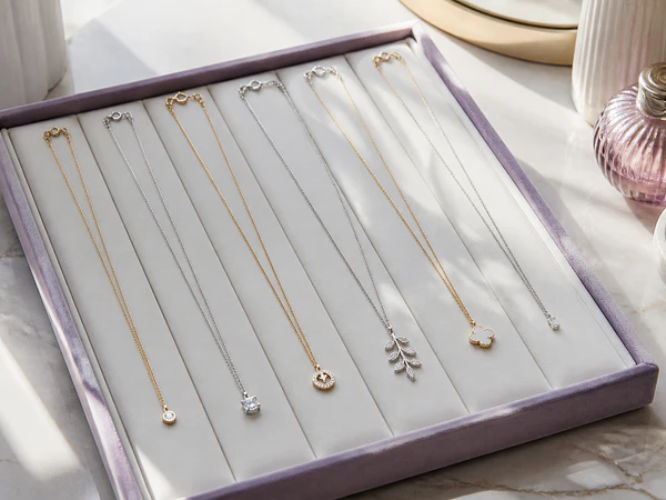 Cómo evitar que los collares se enreden: guía para usarlos y guardarlos