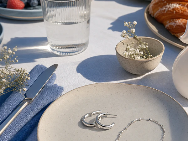 Qué joyas usar para un evento de día: guía para verte elegante sin exagerar