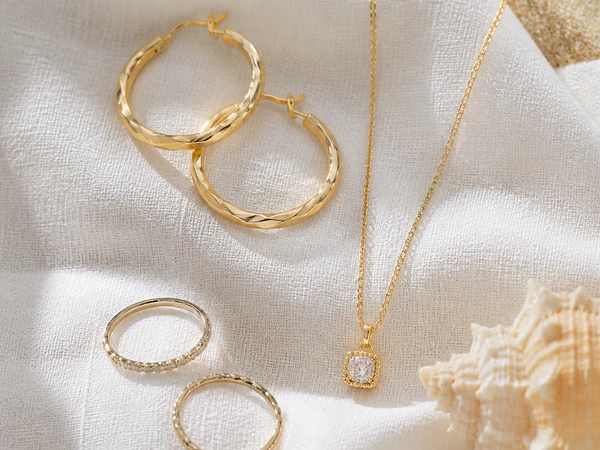 Joyas para el verano: qué usar y cómo cuidarlas en días de sol