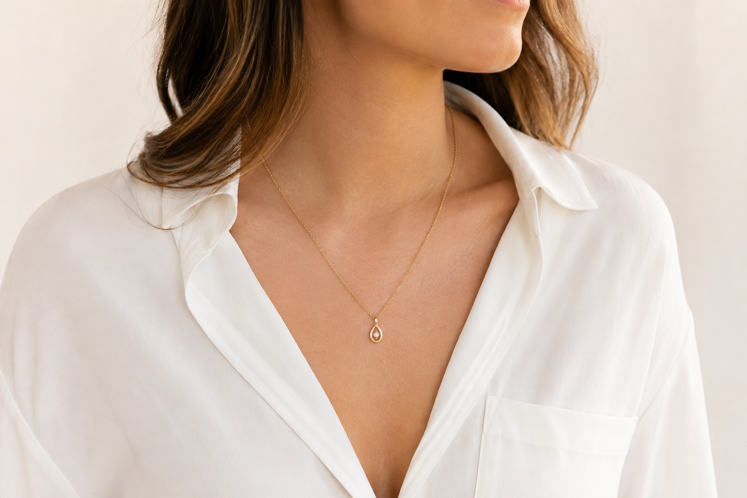 Como elegir el largo ideal de un collar: guia segun tu escote y estilo