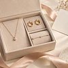 Guía de regalos con joyas: cómo elegir una pieza según su personalidad