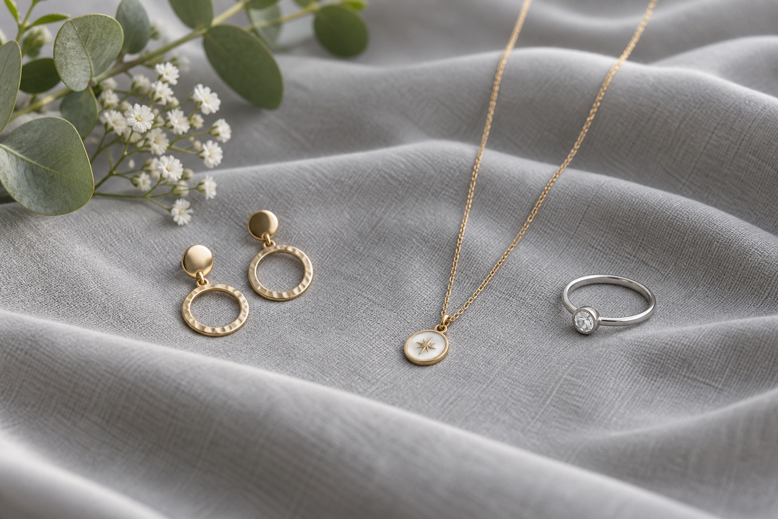 Qué joyas usar con un vestido gris: guía para combinarlo