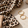 Cómo combinar joyas con estampado animal sin recargar el look