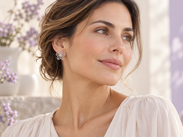 Aros de flor: cómo elegirlos y combinarlos con estilo
