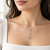 Collar cascada: cómo combinarlo según tu escote
