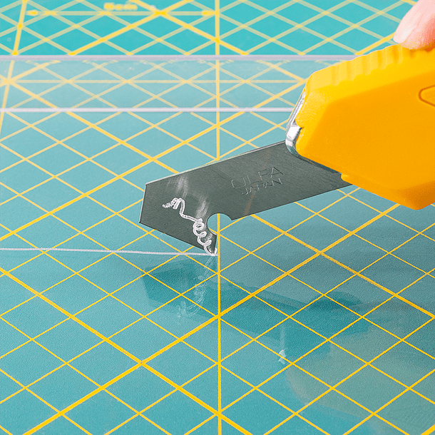 Cuchillo Industrial Corta Acrilico Grande Olfa con Seguro Manual 4