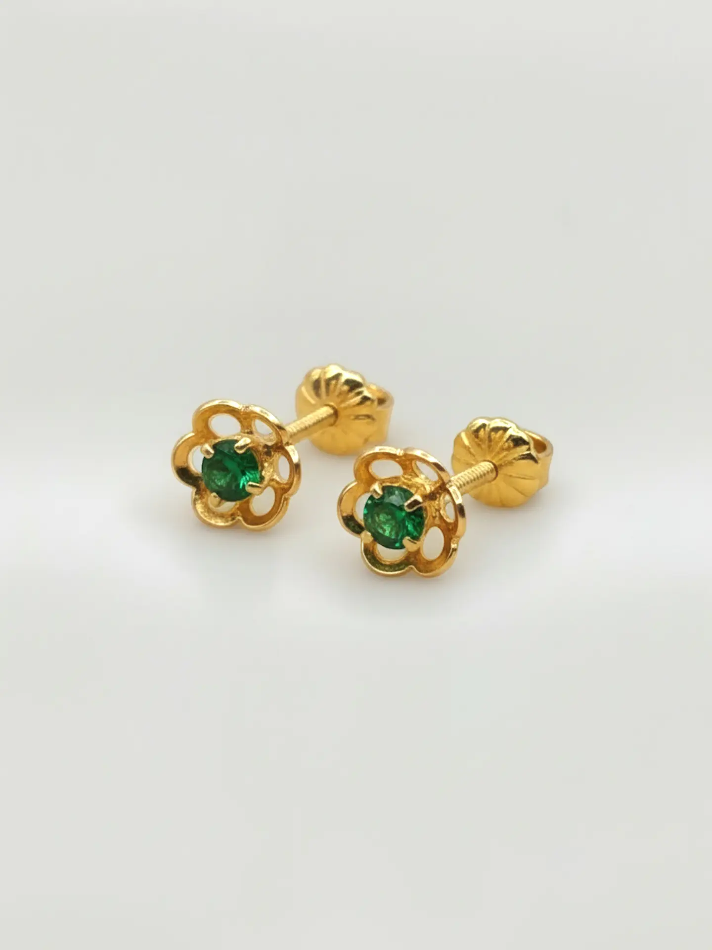 Aros Flor de Mayo de Esmeralda Oro 18k 6