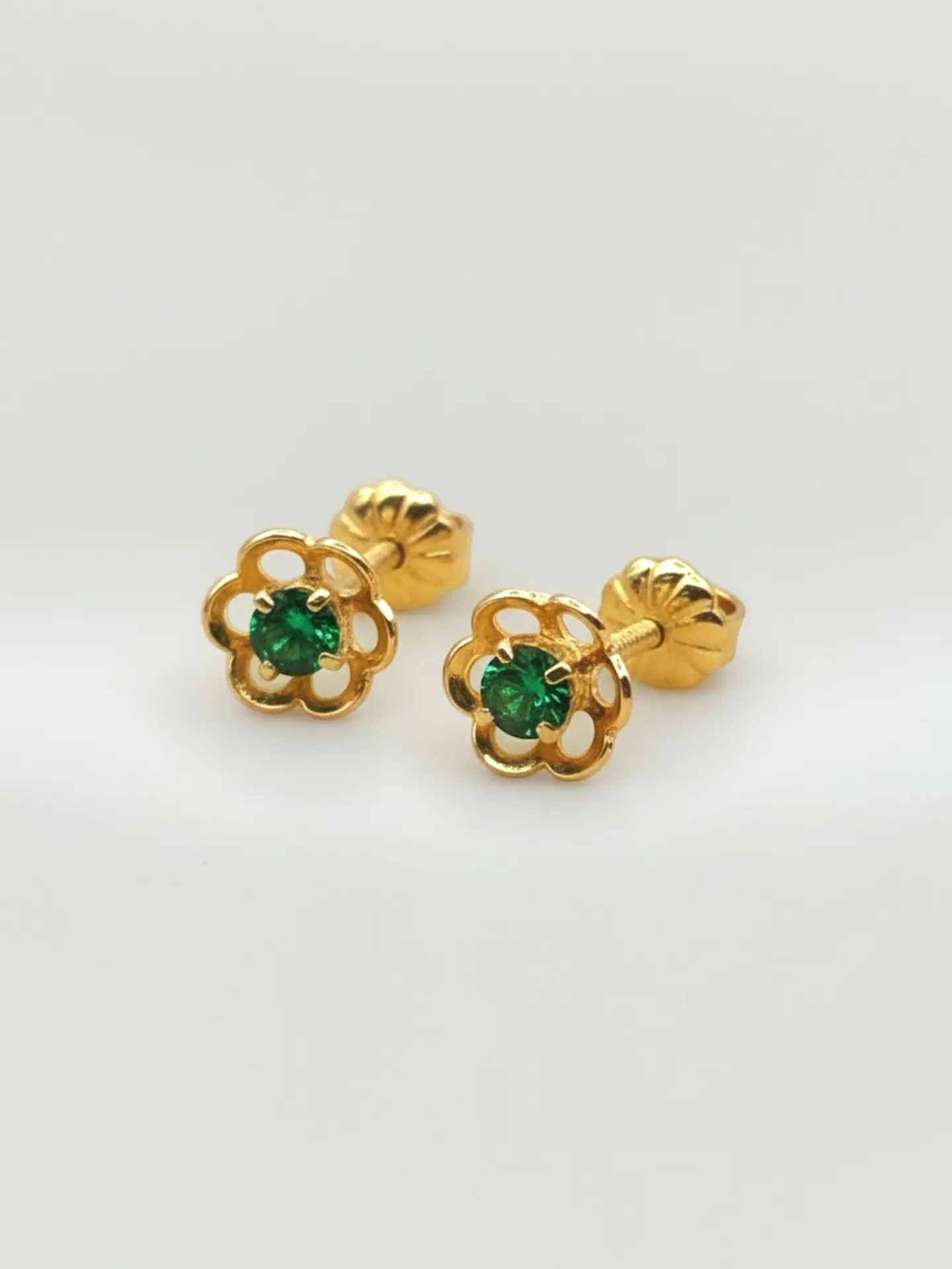 Aros Flor de Mayo de Esmeralda Oro 18k 2
