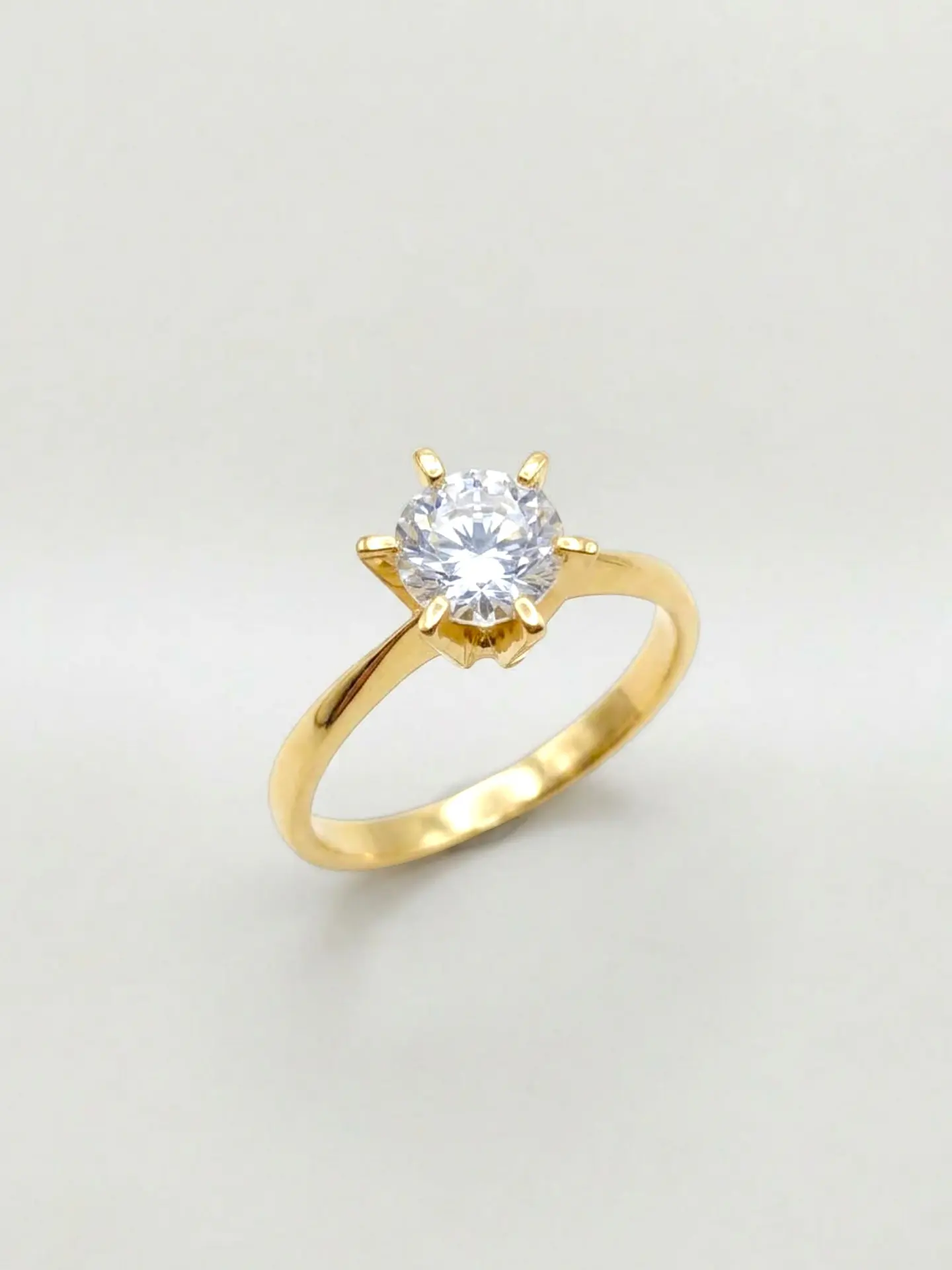 Anillo Solitario Majestuoso con Circón Oro 18k 2