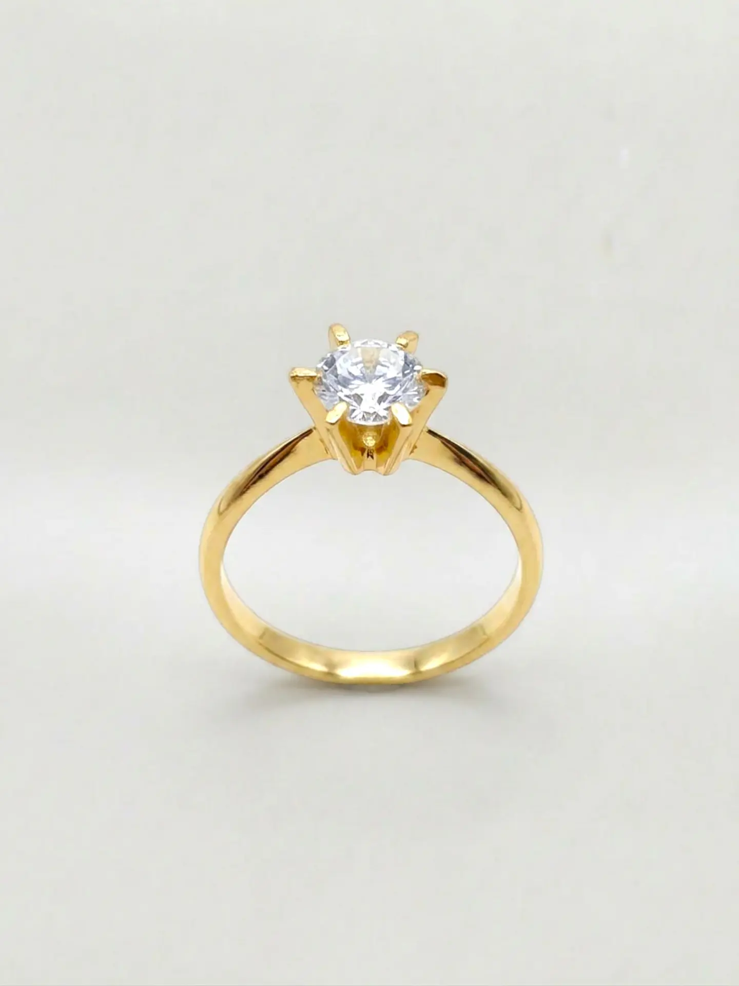 Anillo Solitario Majestuoso con Circón Oro 18k 1