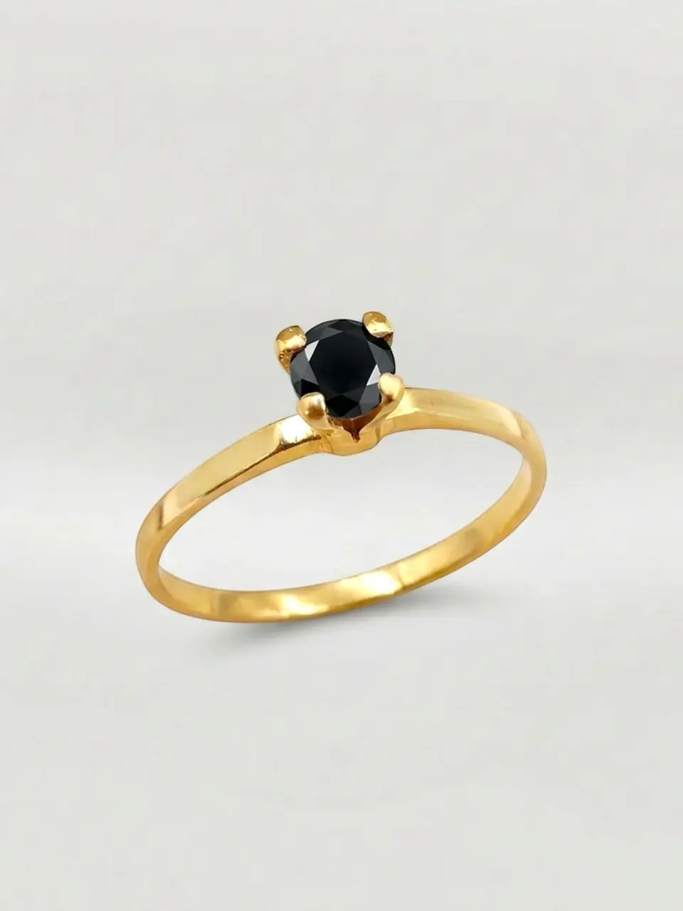 Anillo Solitario Misterio de Ónix Oro 18k 1