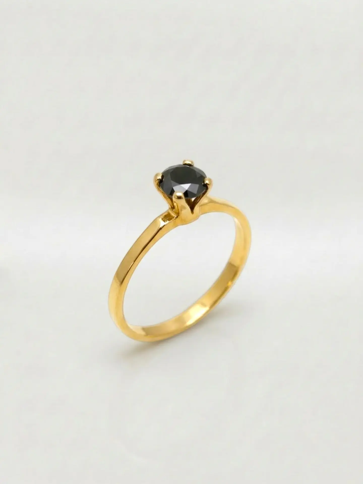 Anillo Solitario Misterio de Ónix Oro 18k 3