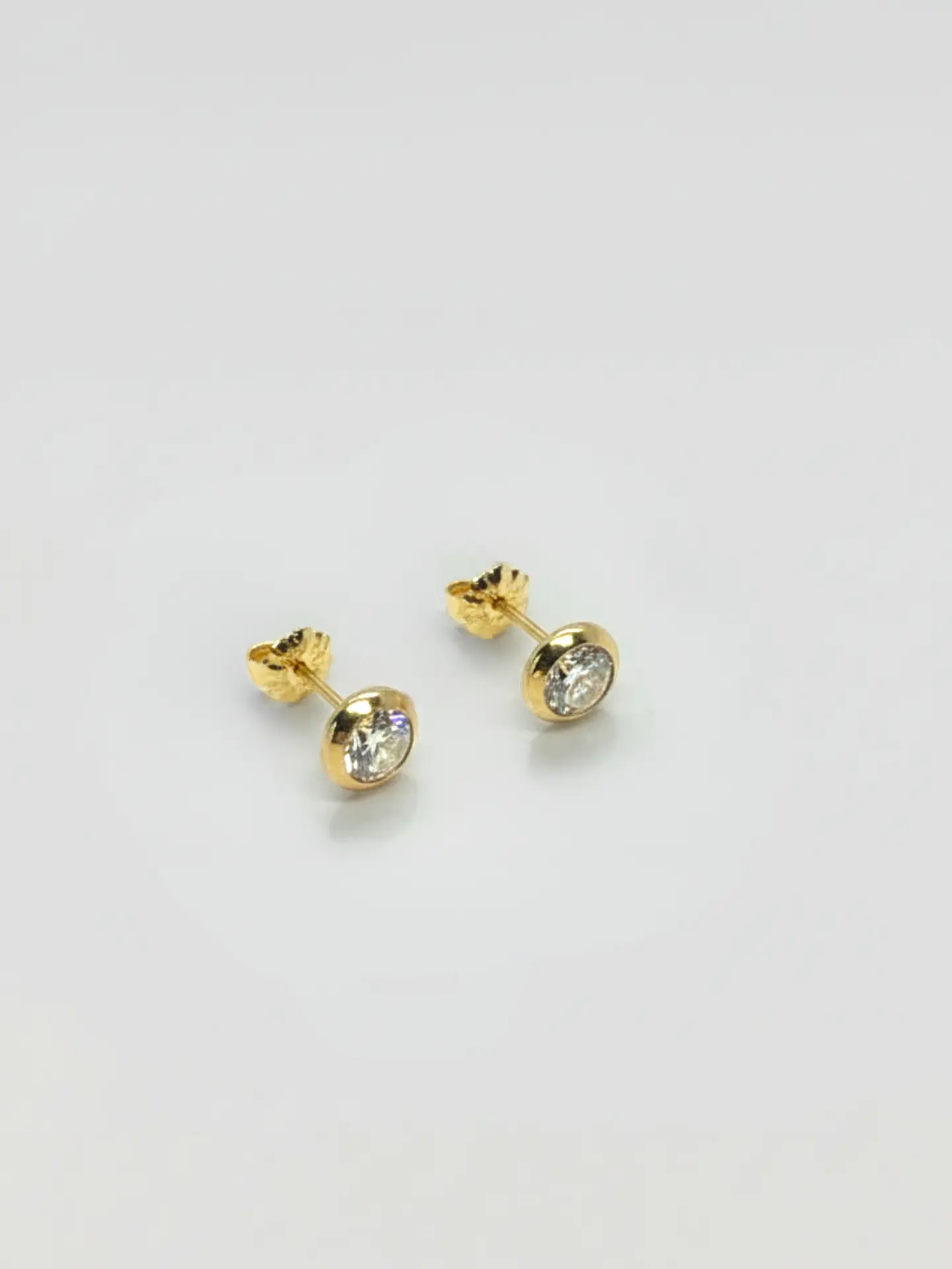 Aros Punto de Luz Resplandor Oro 18k 2