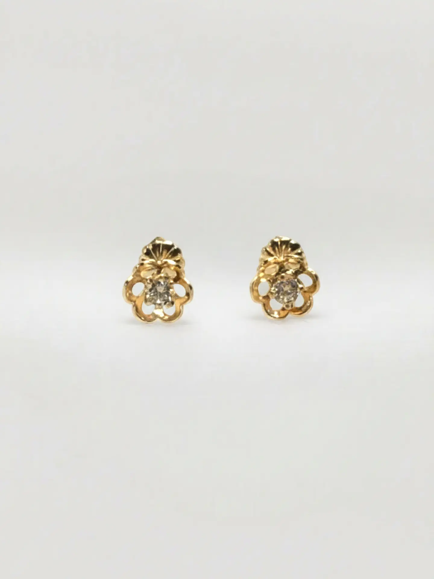 Aros Flor Radiante con Circón Grande Oro 18k 3