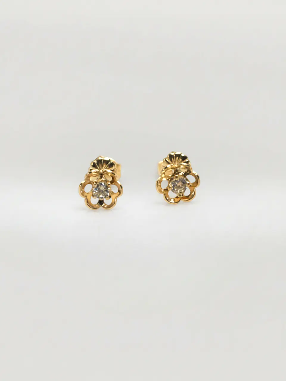 Aros Flor Radiante con Circón Grande Oro 18k 4