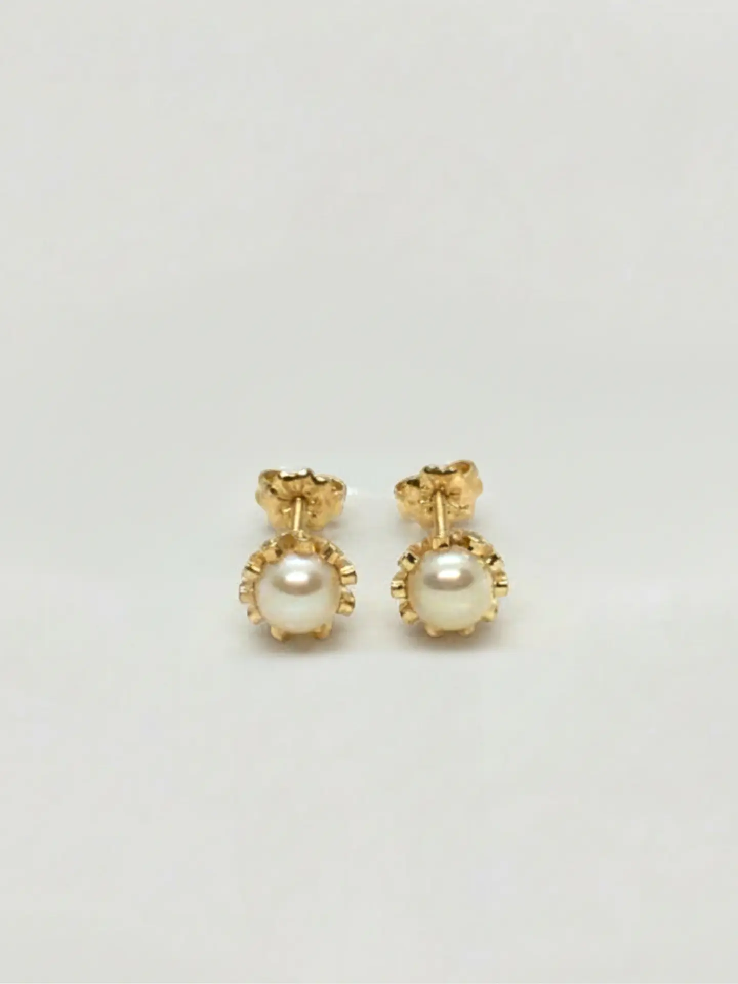 Aros Perla Cultivada Cuello de Gala Grande Oro 18k 1