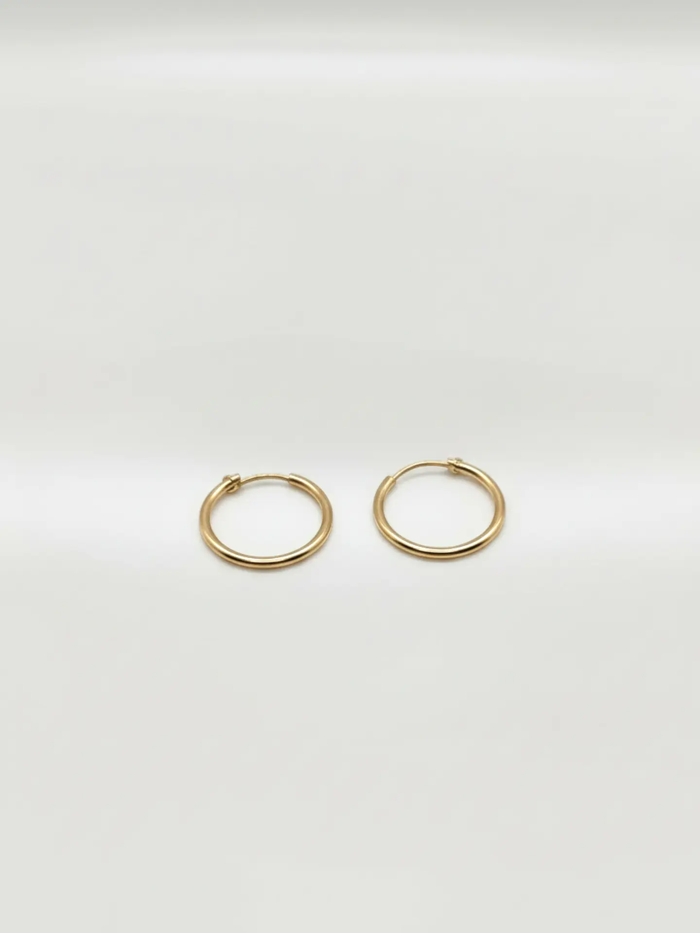Aros Tubulares Minimalistas Oro 18k 1