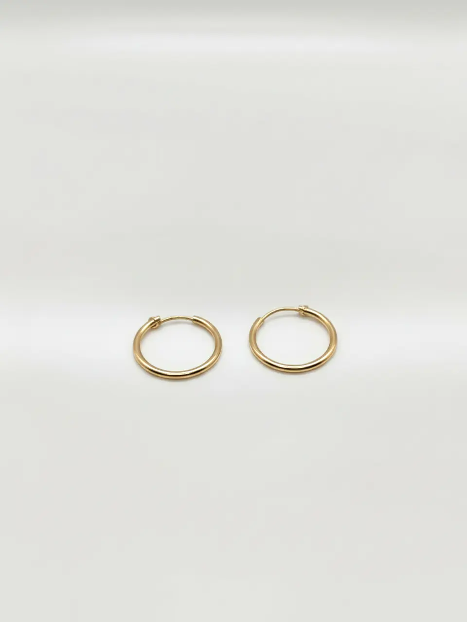 Aros Tubulares Minimalistas Oro 18k 1